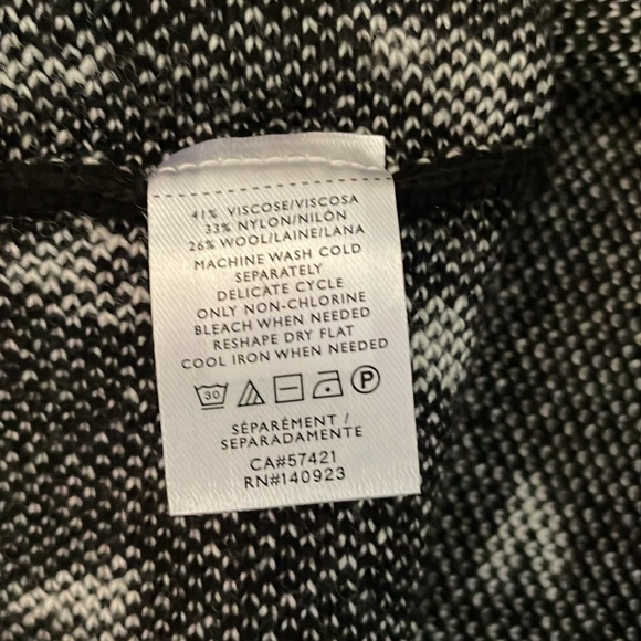 Loft knit top black and white print size M - Picture 6 of 6